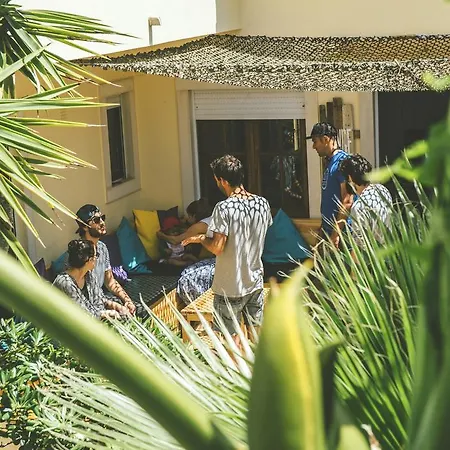 Cliff Surf House Hostel *